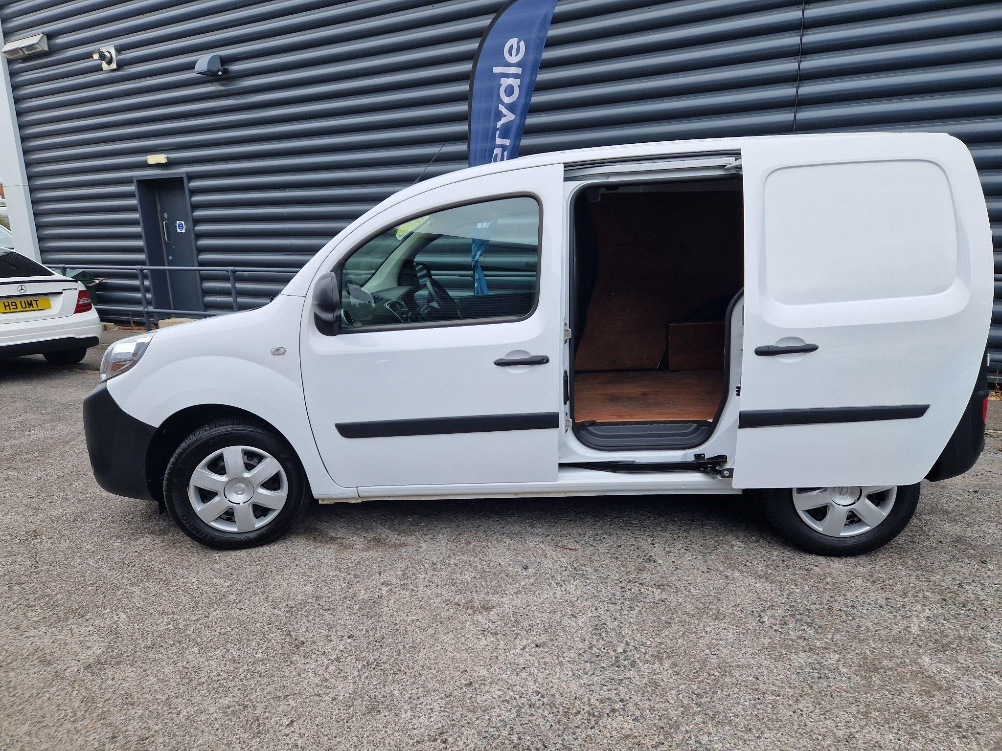 Nissan NV250 image 3